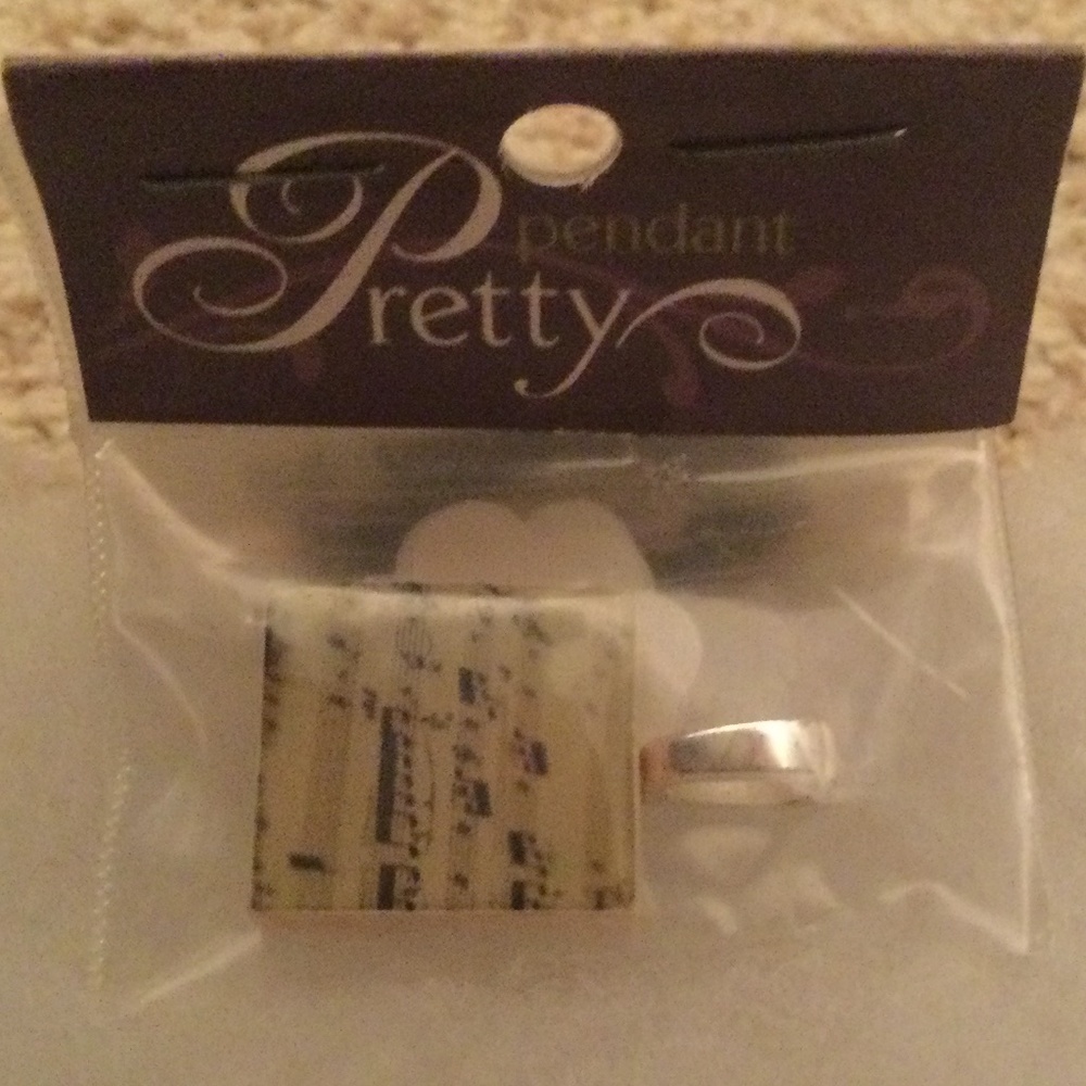 Pretty Music Pendant Necklace